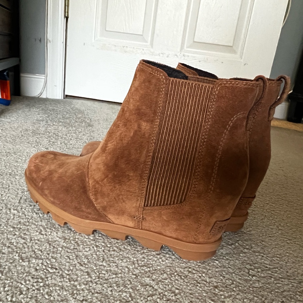 Sorel Joan of Arctic wedge booties tan suede 10.5